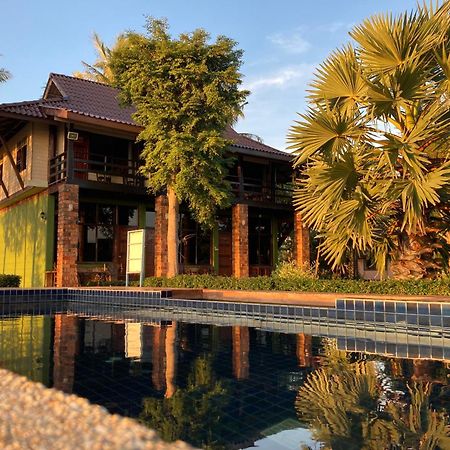 The Chevalley Beach Resort Satun Buitenkant foto