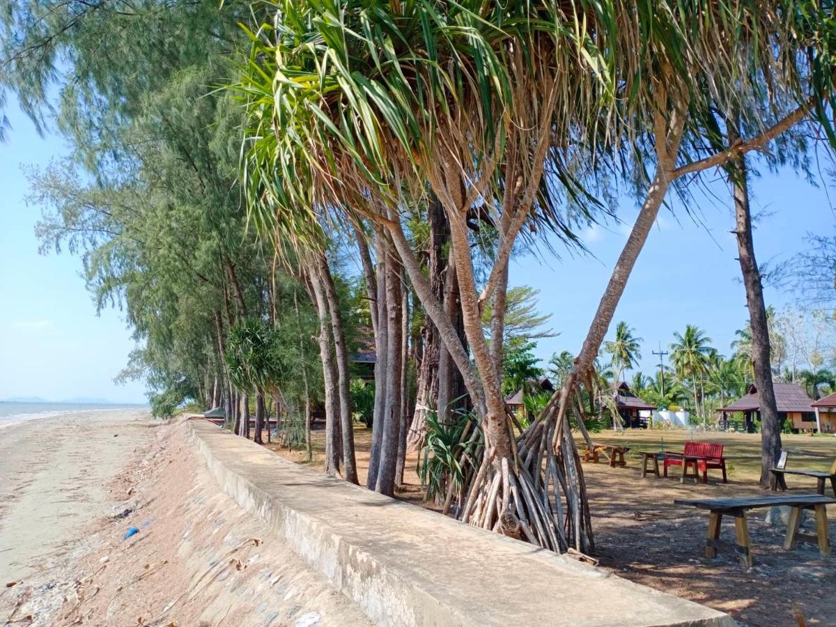 The Chevalley Beach Resort Satun Buitenkant foto