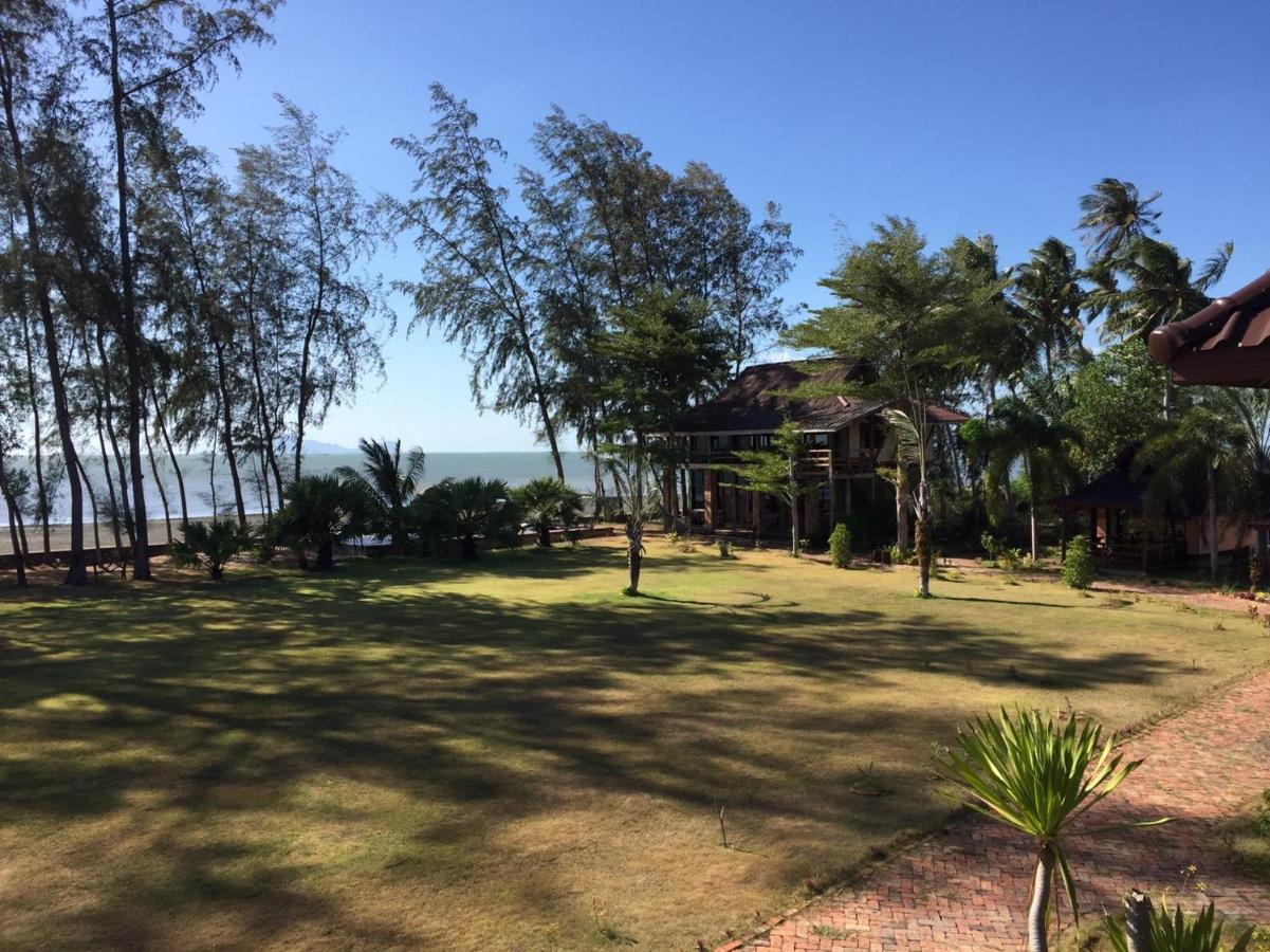 The Chevalley Beach Resort Satun Buitenkant foto