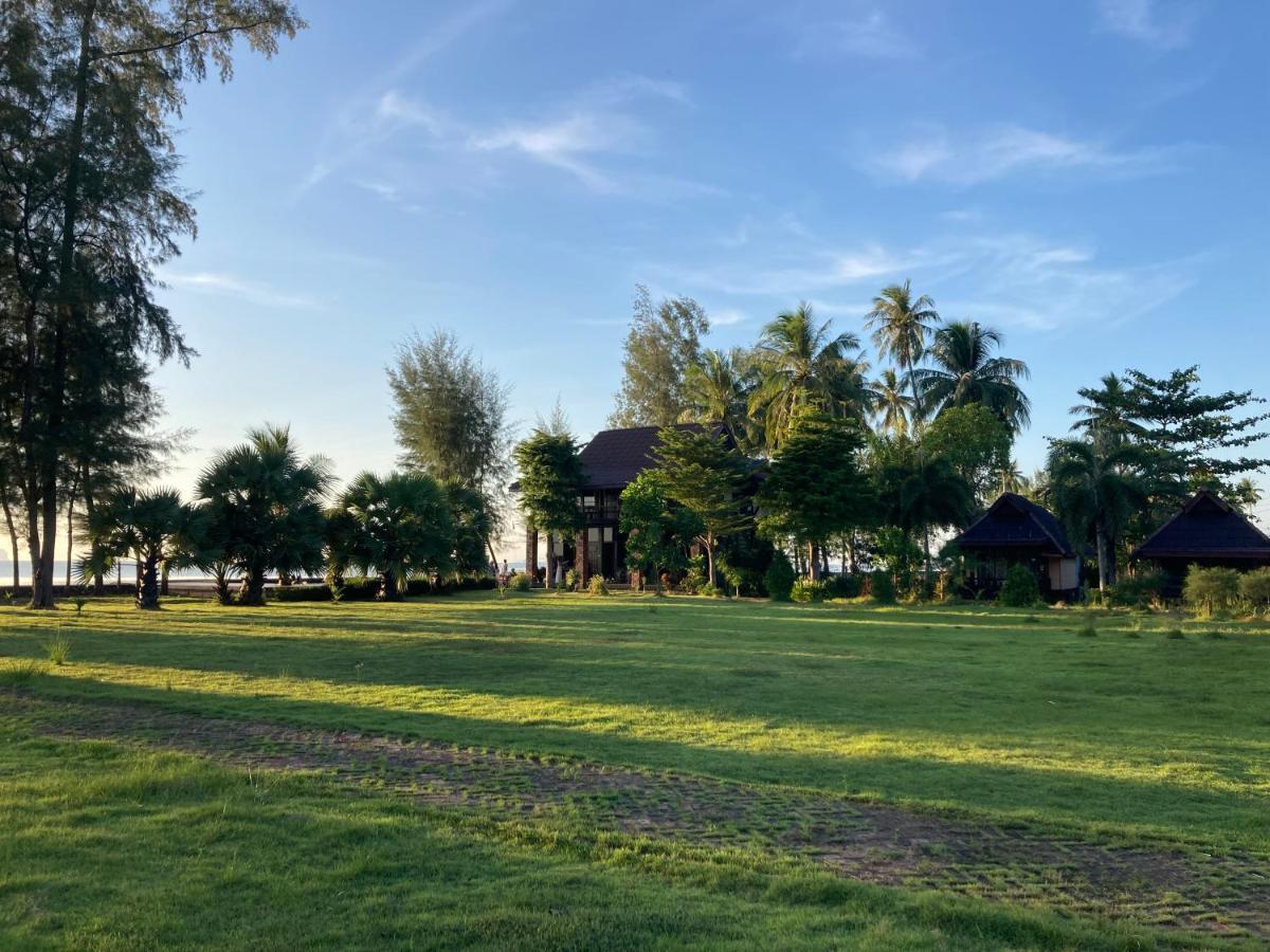 The Chevalley Beach Resort Satun Buitenkant foto