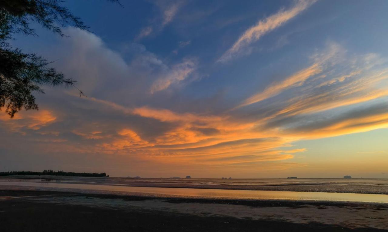 The Chevalley Beach Resort Satun Buitenkant foto