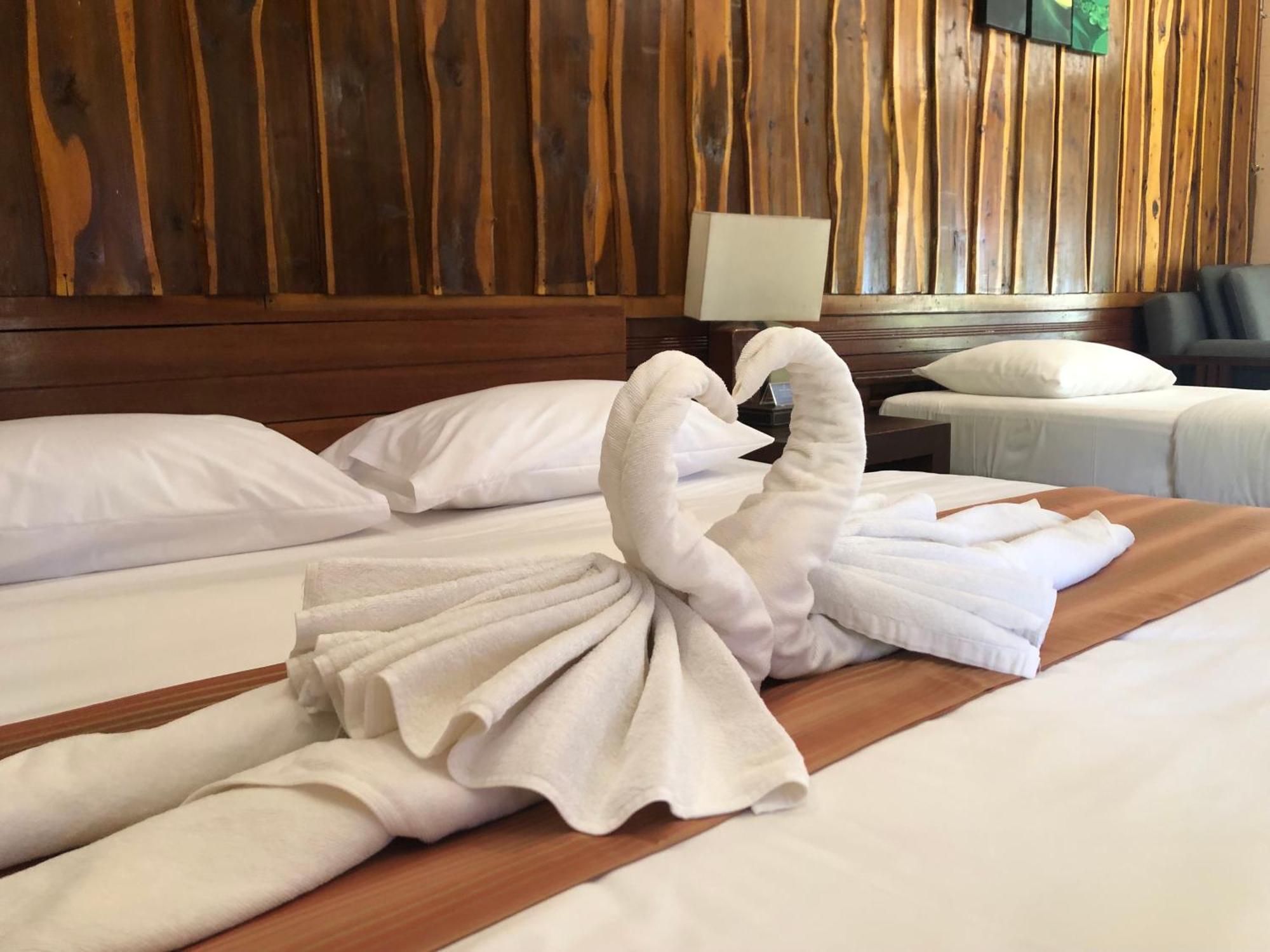 The Chevalley Beach Resort Satun Buitenkant foto