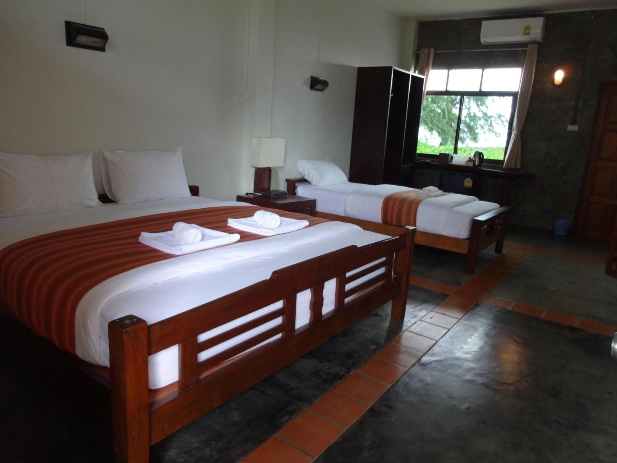 The Chevalley Beach Resort Satun Buitenkant foto