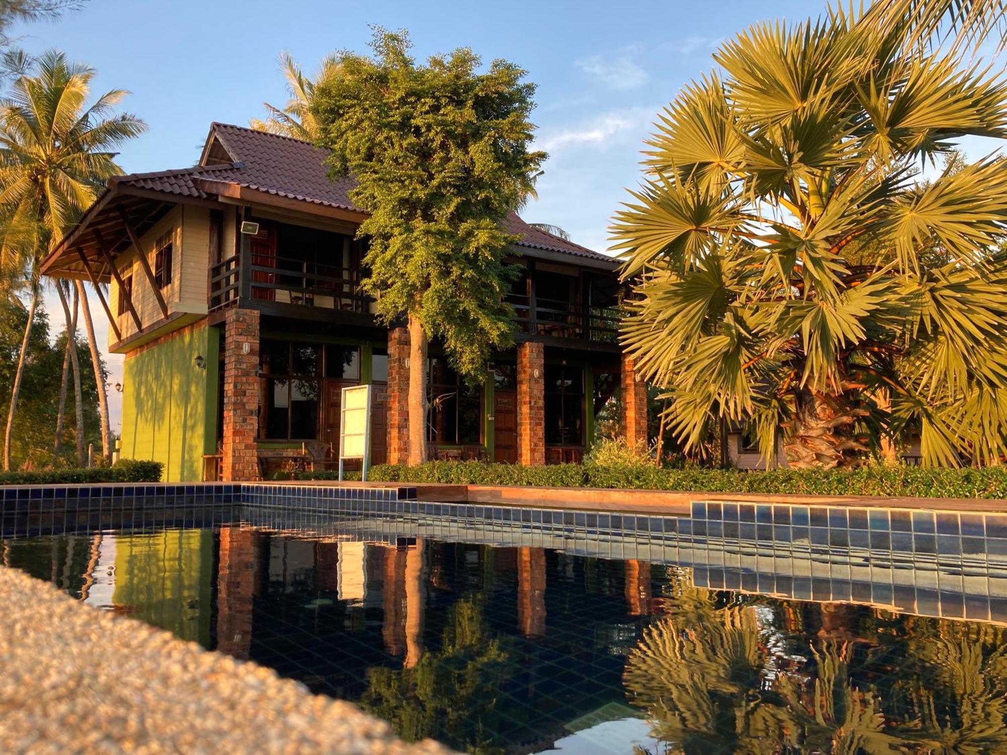 The Chevalley Beach Resort Satun Buitenkant foto