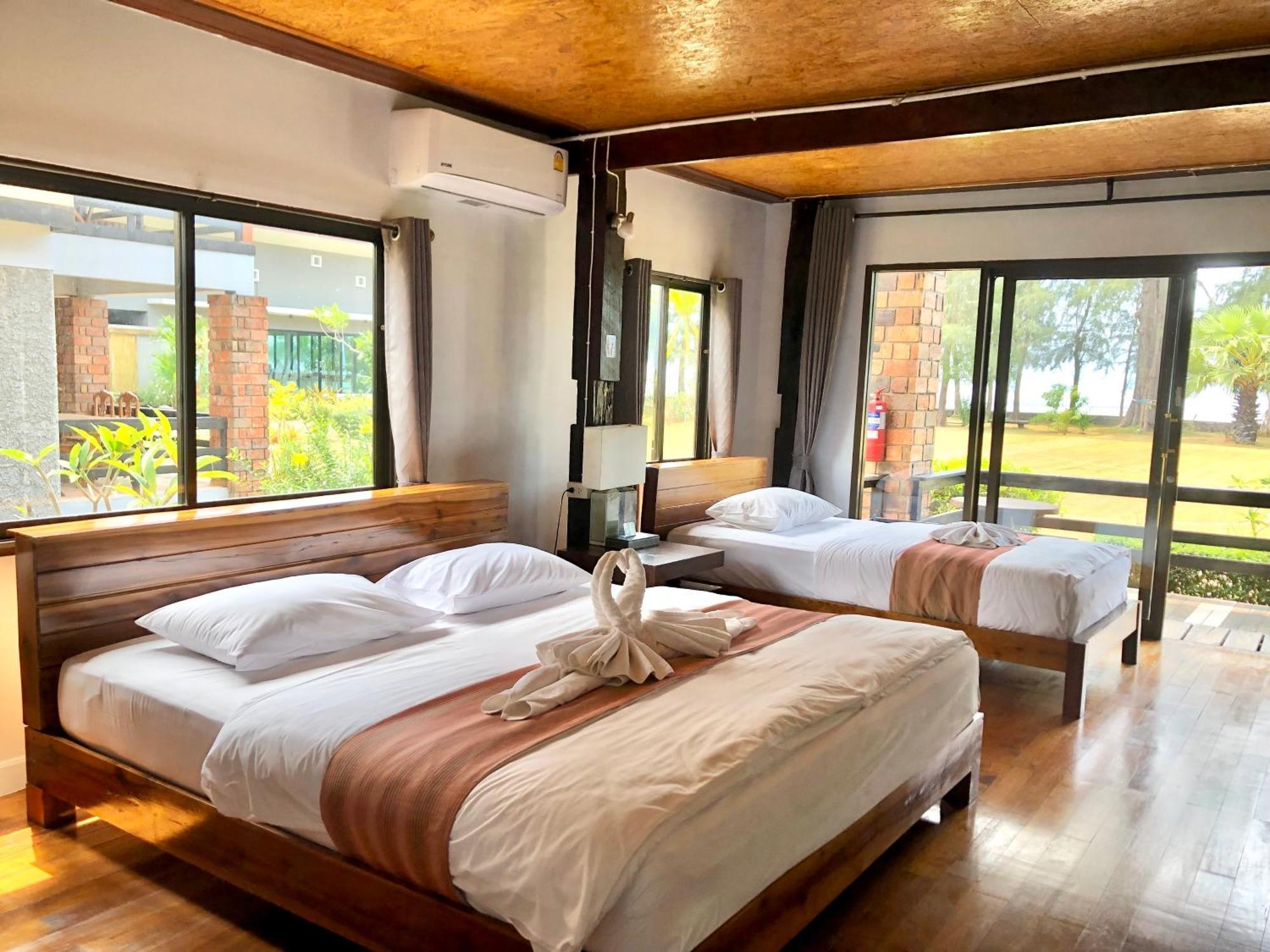 The Chevalley Beach Resort Satun Buitenkant foto